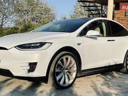 Белый Тесла Модель Х, объемом двигателя 0 л и пробегом 110 тыс. км за 25000 $, фото 1 на Automoto.ua