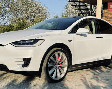 Белый Тесла Модель Х, объемом двигателя 0 л и пробегом 110 тыс. км за 25000 $, фото 1 на Automoto.ua