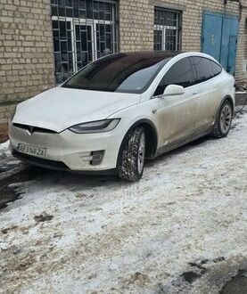 Белый Тесла Модель Х, объемом двигателя 0 л и пробегом 190 тыс. км за 28500 $, фото 1 на Automoto.ua
