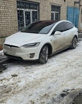 Білий Тесла Модель Х, об'ємом двигуна 0 л та пробігом 190 тис. км за 28500 $, фото 1 на Automoto.ua
