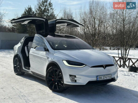 Тесла Модель Х 2017 у Києві на Automoto.ua Білий Тесла Модель Х, об'ємом двигуна 0 л та пробігом 111 тис. км за 35000 $, фото 1 на Automoto.ua