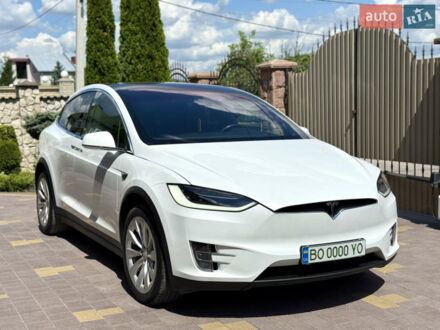Белый Тесла Модель Х, объемом двигателя 0 л и пробегом 121 тыс. км за 30265 $, фото 1 на Automoto.ua