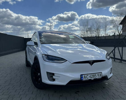 Белый Тесла Модель Х, объемом двигателя 0 л и пробегом 90 тыс. км за 24999 $, фото 1 на Automoto.ua