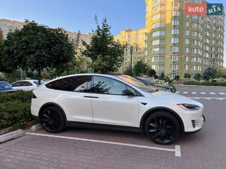 Белый Тесла Модель Х, объемом двигателя 0 л и пробегом 145 тыс. км за 25500 $, фото 1 на Automoto.ua