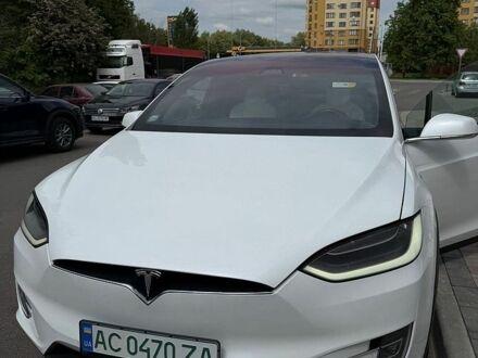 Белый Тесла Модель Х, объемом двигателя 0 л и пробегом 186 тыс. км за 28000 $, фото 1 на Automoto.ua