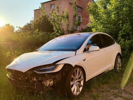 Тесла Модель Х 2017 в Сарнах на Automoto.ua Белый Тесла Модель Х, объемом двигателя 0 л и пробегом 69 тыс. км за 12800 $, фото 1 на Automoto.ua