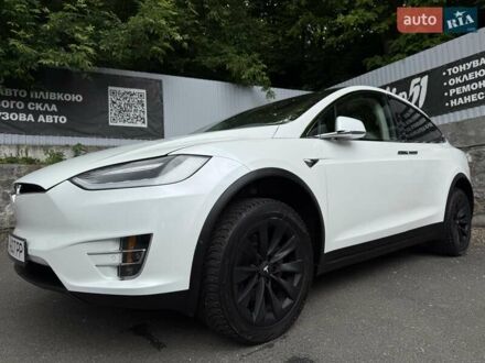 Белый Тесла Модель Х, объемом двигателя 0 л и пробегом 92 тыс. км за 26490 $, фото 1 на Automoto.ua