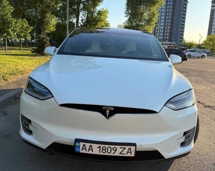 Белый Тесла Модель Х, объемом двигателя 0 л и пробегом 51 тыс. км за 28000 $, фото 1 на Automoto.ua