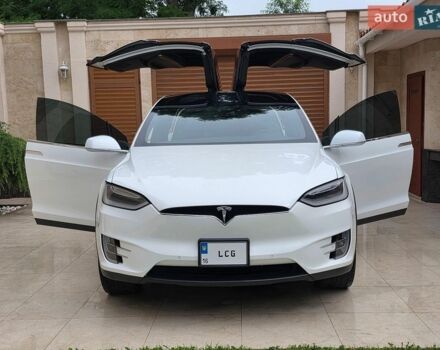 Белый Тесла Модель Х, объемом двигателя 0 л и пробегом 127 тыс. км за 25000 $, фото 1 на Automoto.ua
