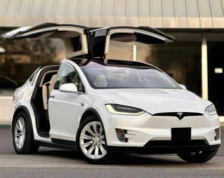 Білий Тесла Модель Х, об'ємом двигуна 0 л та пробігом 99 тис. км за 8500 $, фото 1 на Automoto.ua