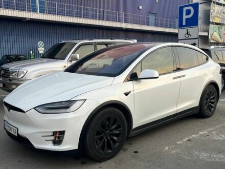Белый Тесла Модель Х, объемом двигателя 0 л и пробегом 130 тыс. км за 30000 $, фото 1 на Automoto.ua