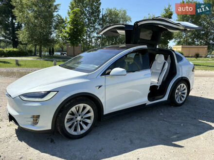 Тесла Модель Х 2017 у Києві на Automoto.ua Білий Тесла Модель Х, об'ємом двигуна 0 л та пробігом 103 тис. км за 22400 $, фото 1 на Automoto.ua