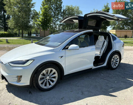 Белый Тесла Модель Х, объемом двигателя 0 л и пробегом 103 тыс. км за 22400 $, фото 1 на Automoto.ua