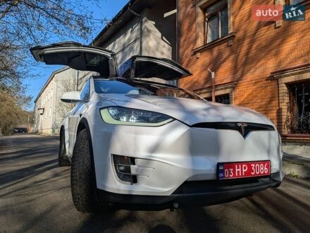 Белый Тесла Модель Х, объемом двигателя 0 л и пробегом 220 тыс. км за 18000 $, фото 1 на Automoto.ua