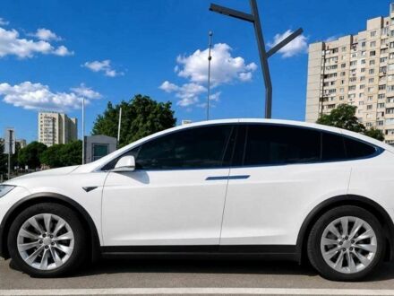 Білий Тесла Модель Х, об'ємом двигуна 0 л та пробігом 95 тис. км за 30000 $, фото 1 на Automoto.ua