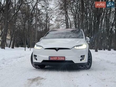 Белый Тесла Модель Х, объемом двигателя 0 л и пробегом 220 тыс. км за 19700 $, фото 1 на Automoto.ua
