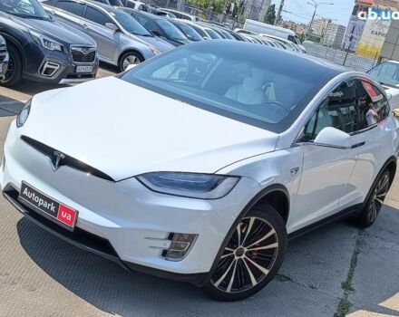 Белый Тесла Модель Х, объемом двигателя 0 л и пробегом 123 тыс. км за 27990 $, фото 1 на Automoto.ua