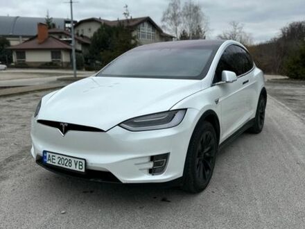 Белый Тесла Модель Х, объемом двигателя 0 л и пробегом 111 тыс. км за 23000 $, фото 1 на Automoto.ua