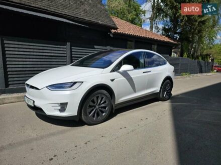 Белый Тесла Модель Х, объемом двигателя 0 л и пробегом 97 тыс. км за 27900 $, фото 1 на Automoto.ua