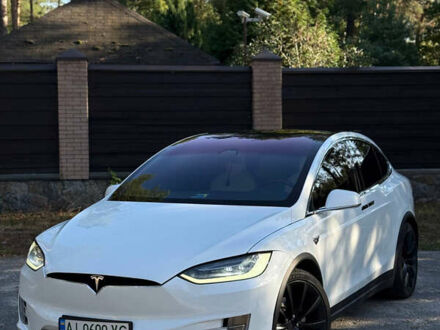 Белый Тесла Модель Х, объемом двигателя 0 л и пробегом 99 тыс. км за 30000 $, фото 1 на Automoto.ua