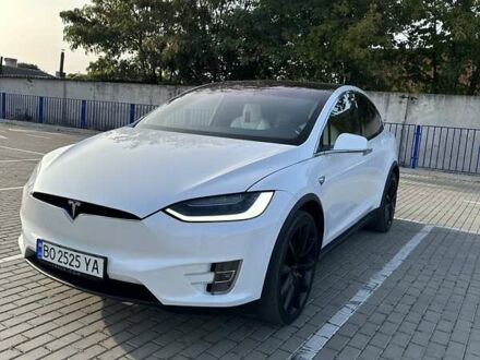 Белый Тесла Модель Х, объемом двигателя 0 л и пробегом 100 тыс. км за 24999 $, фото 1 на Automoto.ua