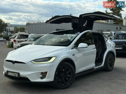 Білий Тесла Модель Х, об'ємом двигуна 0 л та пробігом 135 тис. км за 25500 $, фото 1 на Automoto.ua