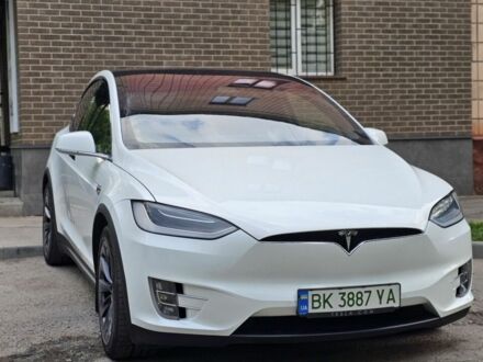 Белый Тесла Модель Х, объемом двигателя 0 л и пробегом 97 тыс. км за 27900 $, фото 1 на Automoto.ua