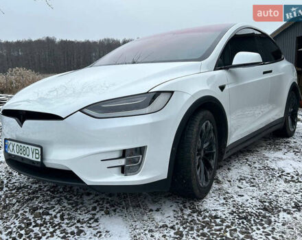 Белый Тесла Модель Х, объемом двигателя 0 л и пробегом 72 тыс. км за 27800 $, фото 1 на Automoto.ua