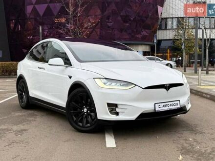 Белый Тесла Модель Х, объемом двигателя 0 л и пробегом 96 тыс. км за 23990 $, фото 1 на Automoto.ua