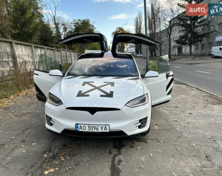Белый Тесла Модель Х, объемом двигателя 0 л и пробегом 93 тыс. км за 34000 $, фото 1 на Automoto.ua