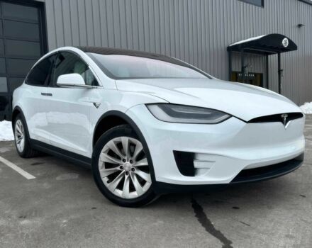 Білий Тесла Модель Х, об'ємом двигуна 0 л та пробігом 41 тис. км за 4000 $, фото 1 на Automoto.ua