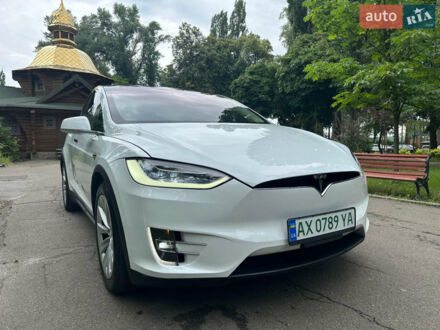 Белый Тесла Модель Х, объемом двигателя 0 л и пробегом 71 тыс. км за 31999 $, фото 1 на Automoto.ua