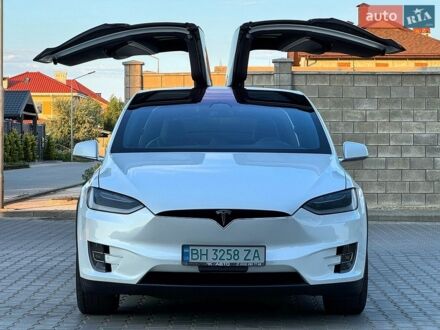 Белый Тесла Модель Х, объемом двигателя 0 л и пробегом 120 тыс. км за 21200 $, фото 1 на Automoto.ua