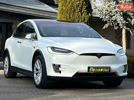 Белый Тесла Модель Х, объемом двигателя 0 л и пробегом 72 тыс. км за 40650 $, фото 1 на Automoto.ua