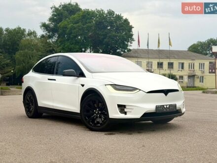 Белый Тесла Модель Х, объемом двигателя 0 л и пробегом 96 тыс. км за 23800 $, фото 1 на Automoto.ua