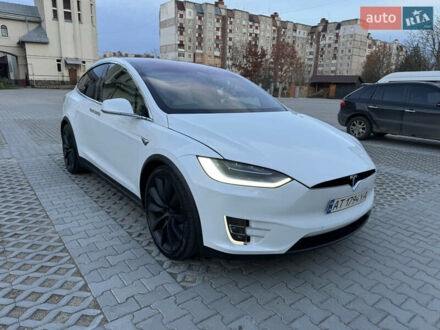 Белый Тесла Модель Х, объемом двигателя 0 л и пробегом 56 тыс. км за 30500 $, фото 1 на Automoto.ua
