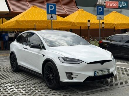 Белый Тесла Модель Х, объемом двигателя 0 л и пробегом 50 тыс. км за 31500 $, фото 1 на Automoto.ua
