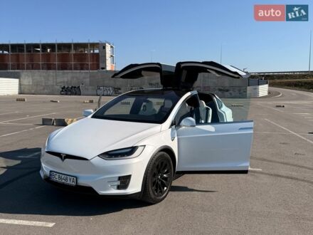 Белый Тесла Модель Х, объемом двигателя 0 л и пробегом 106 тыс. км за 24000 $, фото 1 на Automoto.ua