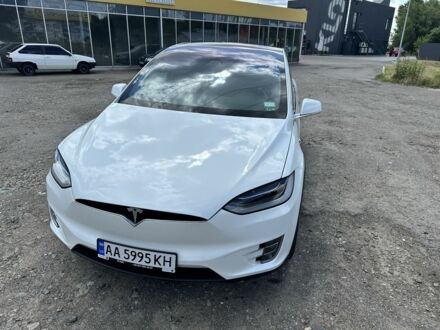 Белый Тесла Модель Х, объемом двигателя 0 л и пробегом 47 тыс. км за 35000 $, фото 1 на Automoto.ua