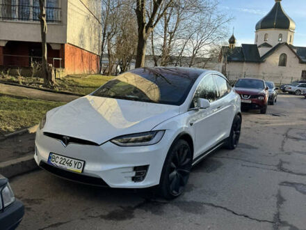 Белый Тесла Модель Х, объемом двигателя 0 л и пробегом 132 тыс. км за 27499 $, фото 1 на Automoto.ua