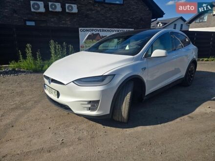 Белый Тесла Модель Х, объемом двигателя 0 л и пробегом 122 тыс. км за 29000 $, фото 1 на Automoto.ua