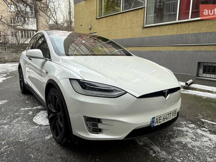 Белый Тесла Модель Х, объемом двигателя 0 л и пробегом 133 тыс. км за 29999 $, фото 1 на Automoto.ua