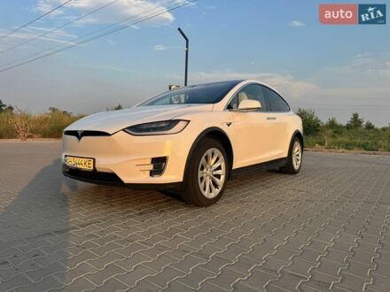 Белый Тесла Модель Х, объемом двигателя 0 л и пробегом 82 тыс. км за 29999 $, фото 1 на Automoto.ua