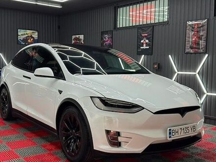 Белый Тесла Модель Х, объемом двигателя 0 л и пробегом 134 тыс. км за 29999 $, фото 1 на Automoto.ua