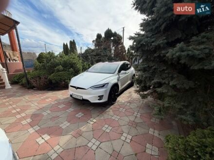 Белый Тесла Модель Х, объемом двигателя 0 л и пробегом 98 тыс. км за 29000 $, фото 1 на Automoto.ua