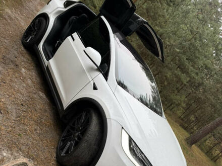 Білий Тесла Модель Х, об'ємом двигуна 0 л та пробігом 70 тис. км за 52500 $, фото 1 на Automoto.ua