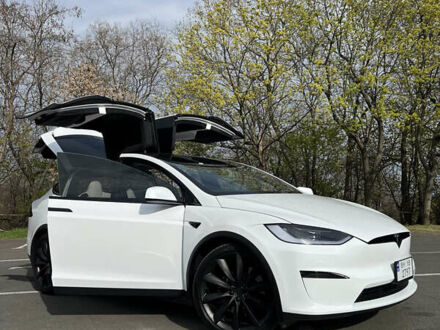 Белый Тесла Модель Х, объемом двигателя 0 л и пробегом 25 тыс. км за 69000 $, фото 1 на Automoto.ua