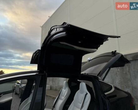 Черный Тесла Модель Х, объемом двигателя 0 л и пробегом 112 тыс. км за 37700 $, фото 60 на Automoto.ua