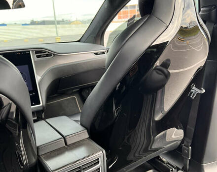 Черный Тесла Модель Х, объемом двигателя 0 л и пробегом 103 тыс. км за 34999 $, фото 9 на Automoto.ua