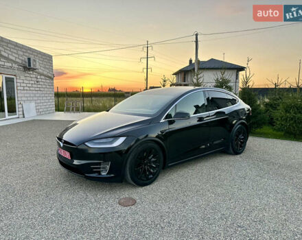 Черный Тесла Модель Х, объемом двигателя 0 л и пробегом 100 тыс. км за 21499 $, фото 11 на Automoto.ua